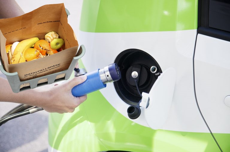 Kör bil med matavfall som blir till biogas